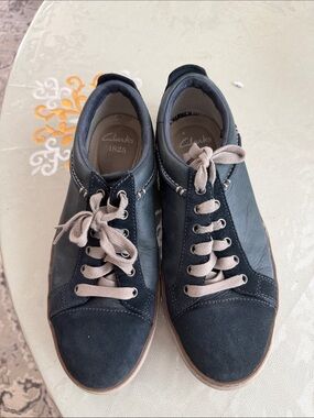 Clarks Men's Navy and Tan Lace-Up Sneakers